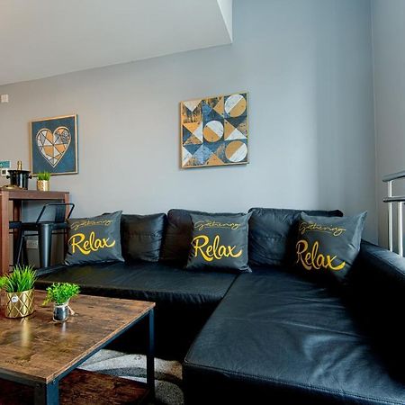 The Eistedfod Penthouse - Berwyn House Apartment Wrexham Ngoại thất bức ảnh