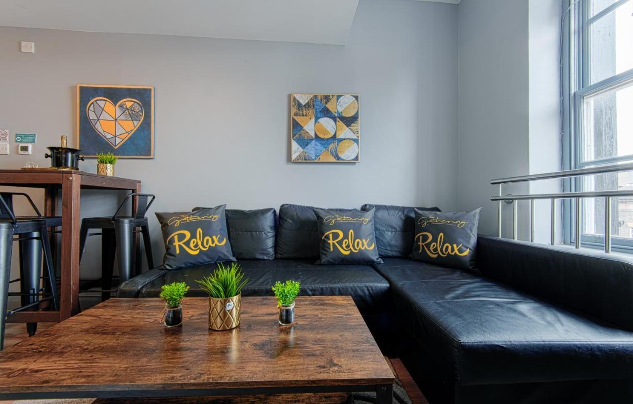 The Eistedfod Penthouse - Berwyn House Apartment Wrexham Ngoại thất bức ảnh