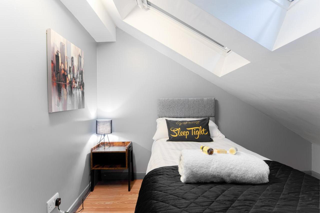 The Eistedfod Penthouse - Berwyn House Apartment Wrexham Ngoại thất bức ảnh